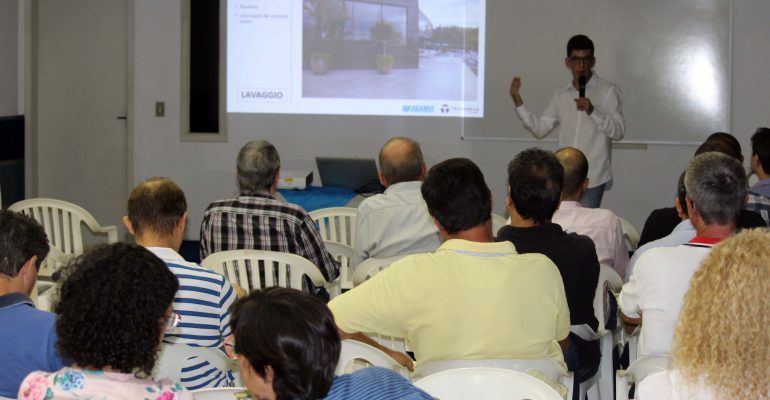 Palestra sobre pisos e revestimentos da Tecnogran aos Associados da AEAMVI