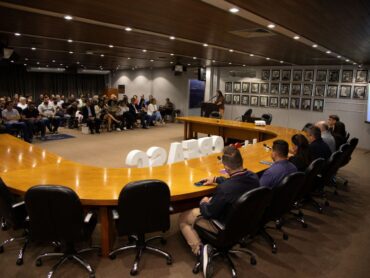 Profissionais de Blumenau participam dos encontros preparatórios do 15º Congresso Estadual de Profissionais (CEP)