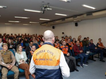 AEAMVI e CREA-SC presentes no Simpósio da Defesa Civil de prevenção, legislação e o impacto das mudanças climáticas