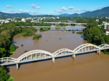 Professores da FURB lideram iniciativa de resgate histórico da Ponte dos Arcos de Indaial