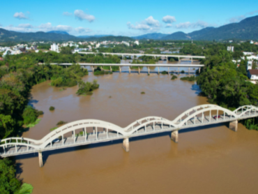 Professores da FURB lideram iniciativa de resgate histórico da Ponte dos Arcos de Indaial