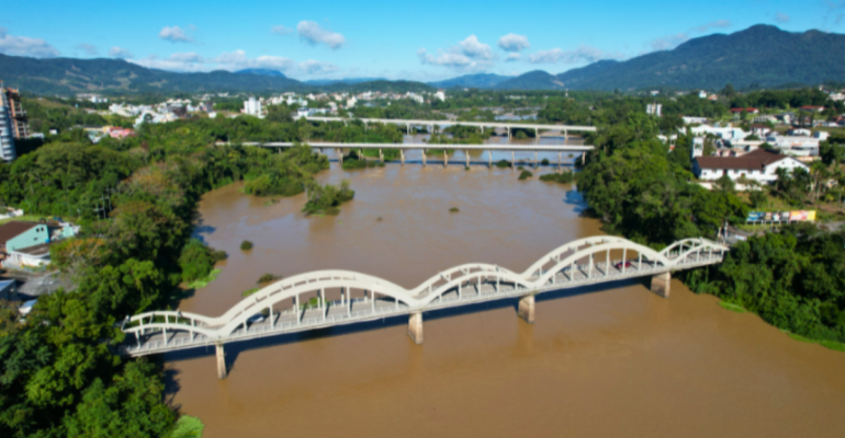 Professores da FURB lideram iniciativa de resgate histórico da Ponte dos Arcos de Indaial