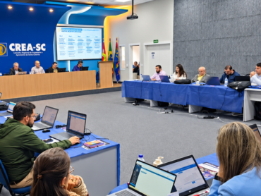 Engenharia Civil debate desafios urbanos em reunião do CREA-SC em Blumenau